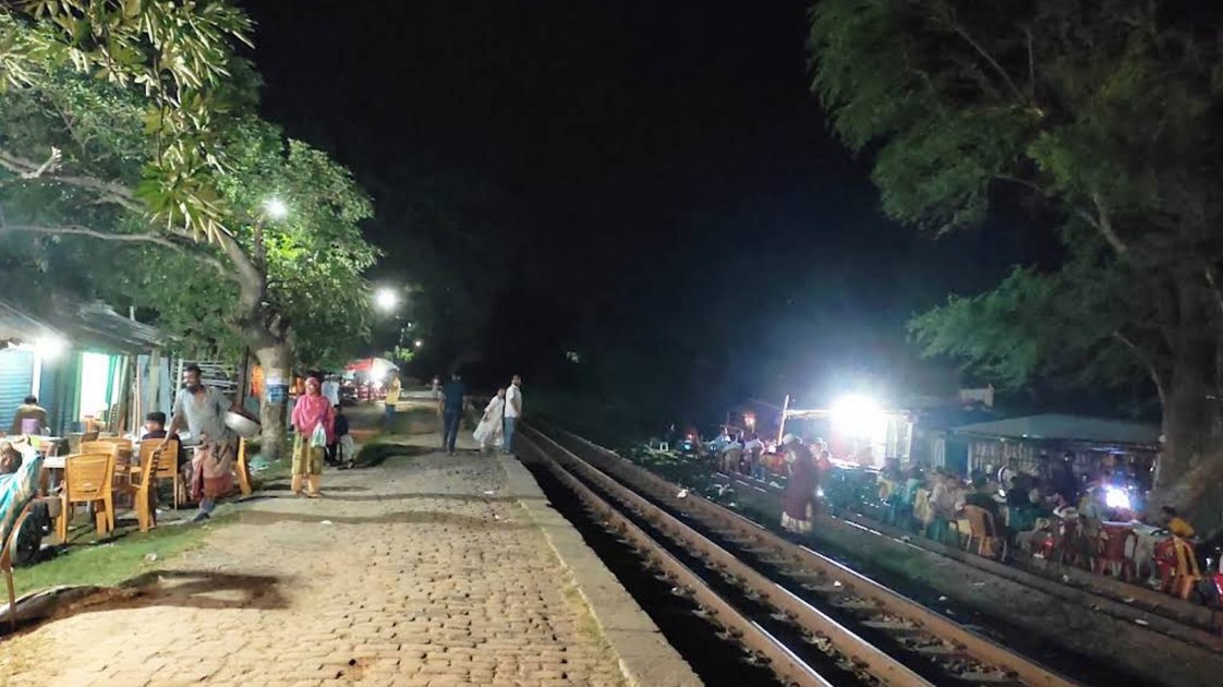 নওগাঁয় ট্রেনের ধাক্কায় যুবকের মৃত্যু