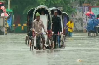 ভারী বৃষ্টিতে চট্টগ্রামে জলাবদ্ধতা, নগরবাসী দুর্ভোগে