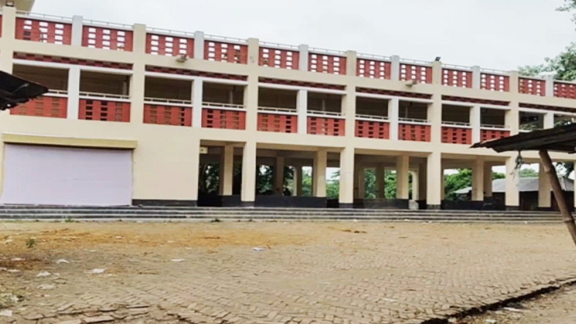 মাগুরার কোটি টাকার ভবন এখন মাদকসেবীদের আড্ডা