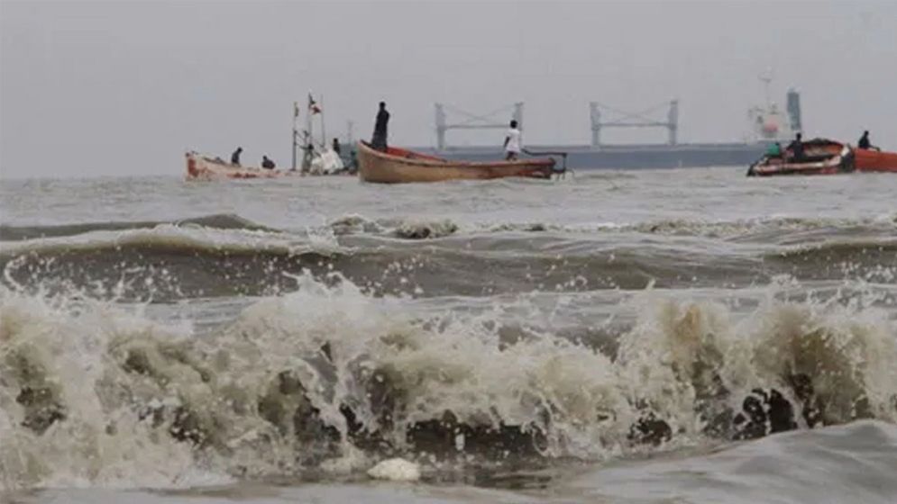৪ সমুদ্রবন্দরে ৩ নম্বর সতর্ক সংকেত জারি