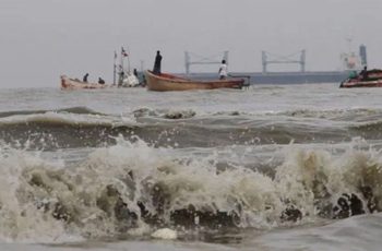 ৪ সমুদ্রবন্দরে ৩ নম্বর সতর্ক সংকেত জারি