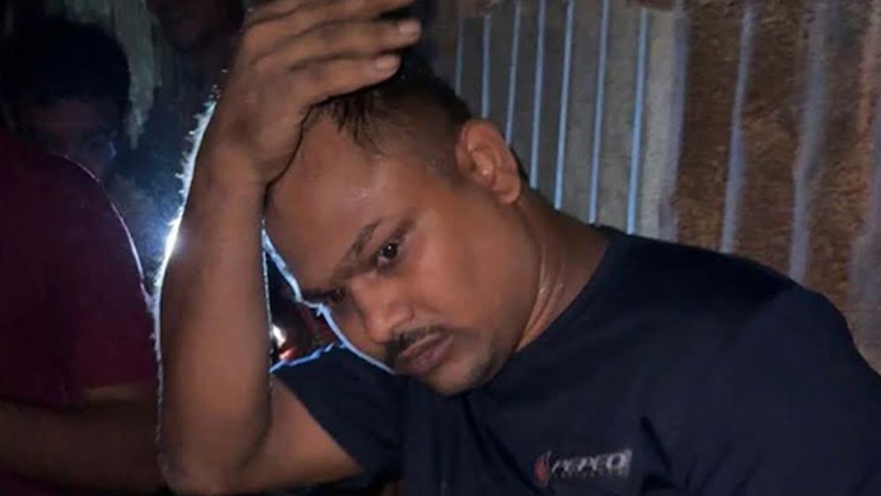 নরসিংদীতে মাদক সেবনকালে পুলিশ সদস্যসহ ৪ জন আটক