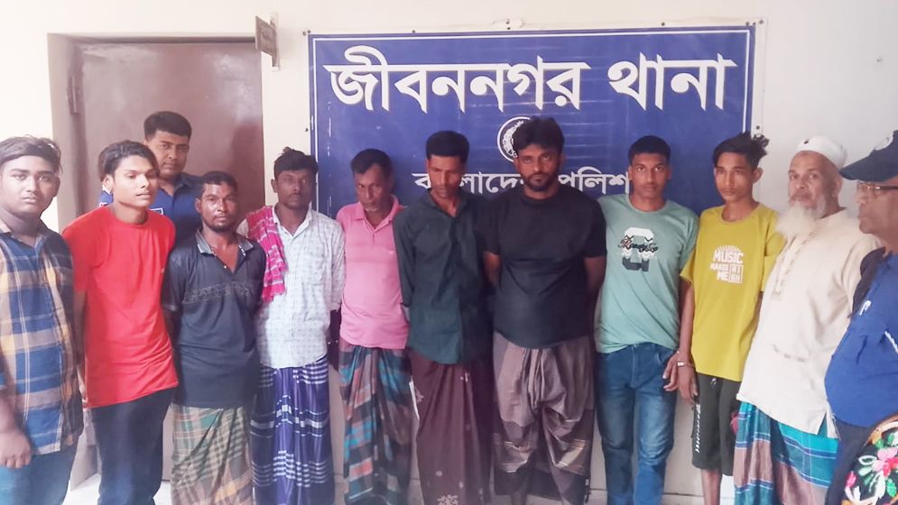 চুয়াডাঙ্গায় অবৈধ অনুপ্রবেশের দায়ে ভারতীয় নাগরিকসহ ৭ আটক
