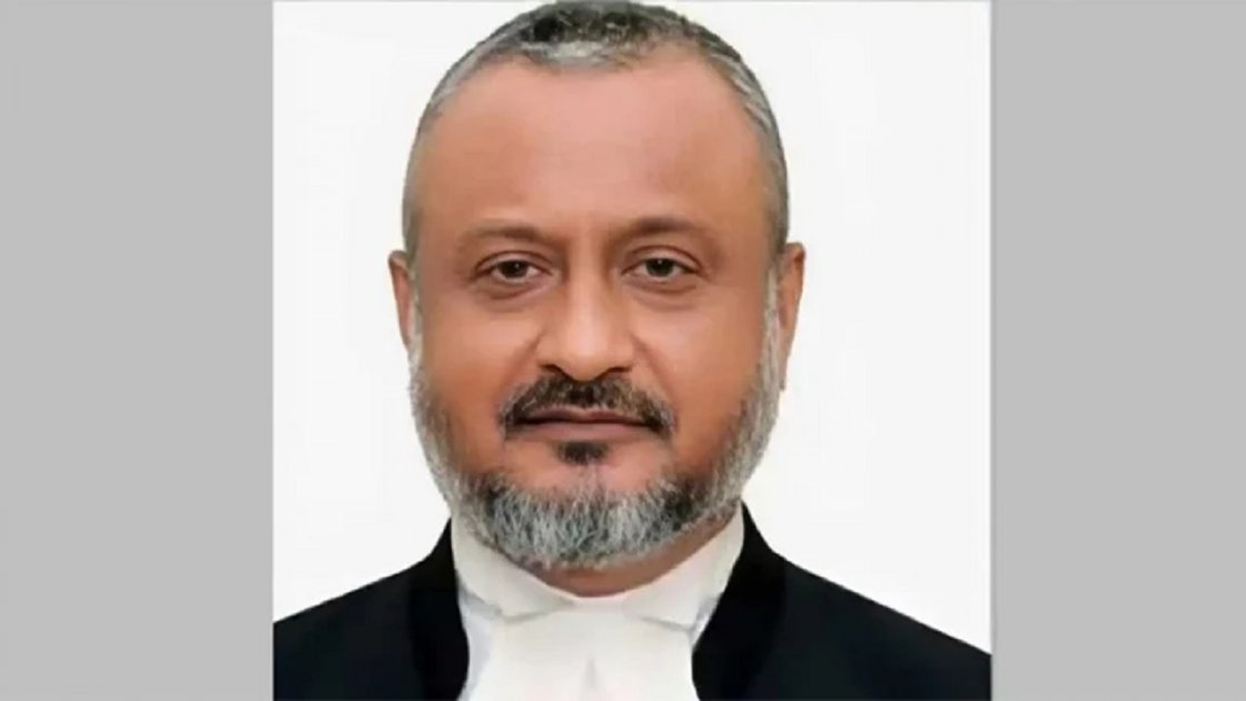 দুদকের নতুন চেয়ারম্যান ও কমিশনারদের দায়িত্ব গ্রহণ