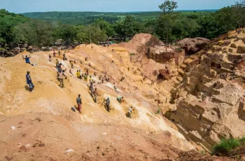 মধ্য আফ্রিকার স্বর্ণখনিতে ধস, নিহত ৩০ জন