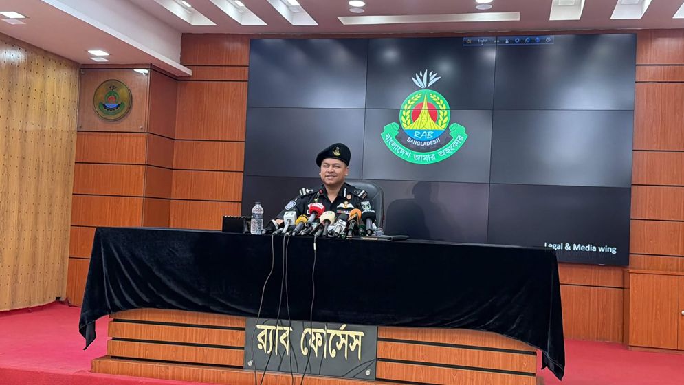 বিমানবন্দর এলাকায় ১ কোটি টাকার ডাকাতি; গ্রেফতার ৩