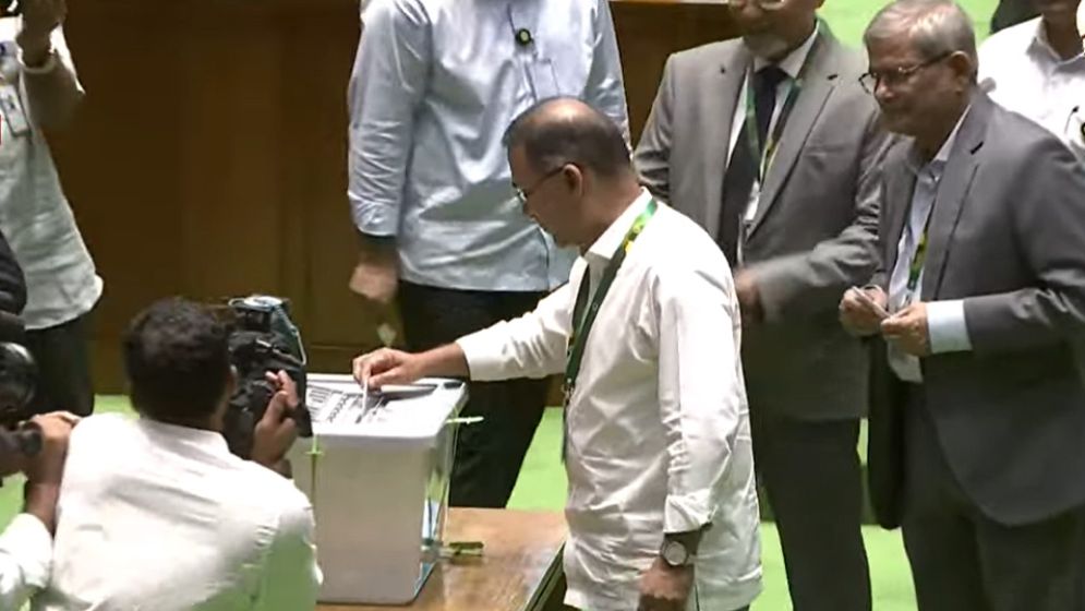 রাষ্ট্রপতি নির্বাচনের ভোটগ্রহণ শুরু, দুই প্রার্থী প্রতিদ্বন্দ্বী