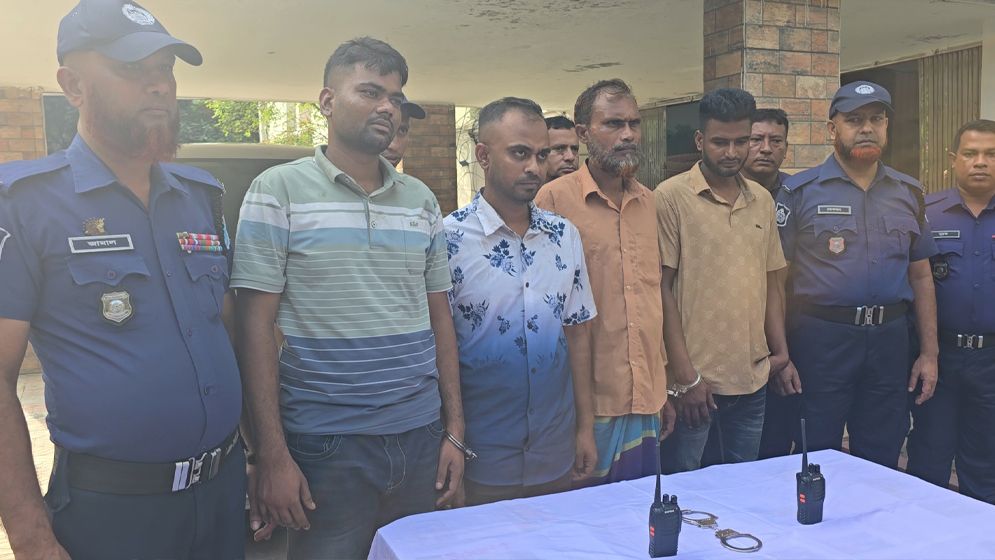 মুন্সিগঞ্জে ডিবি পরিচয়ে অটোরিকশা চুরি; ৪ সদস্য গ্রেফতার