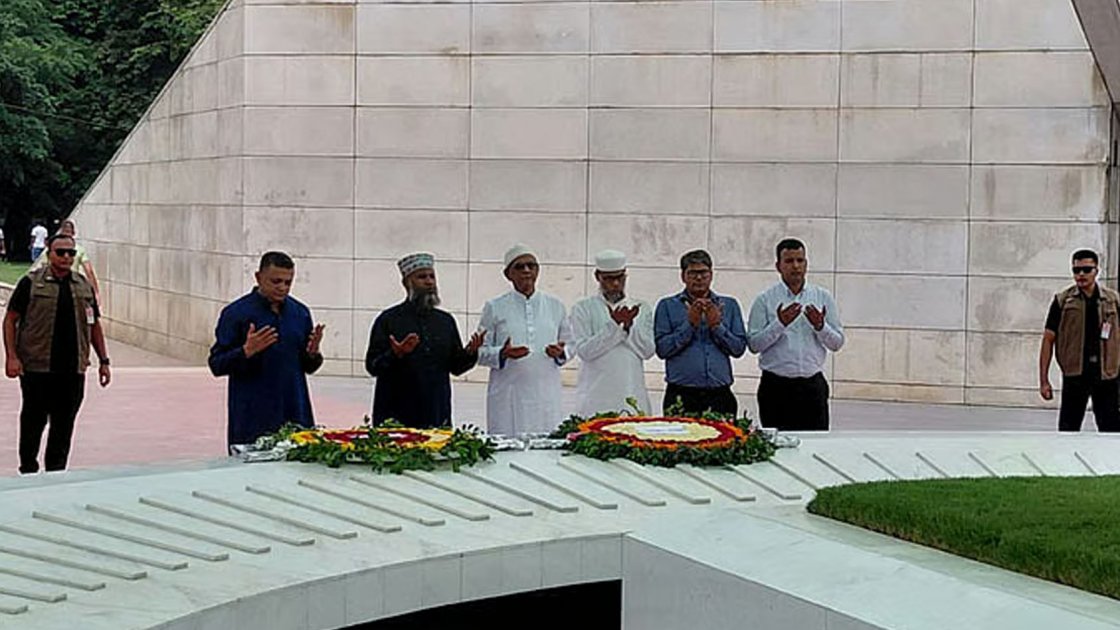 নবনির্বাচিত রাষ্ট্রপতি মির্জা ফখরুলের কবর জিয়ারত