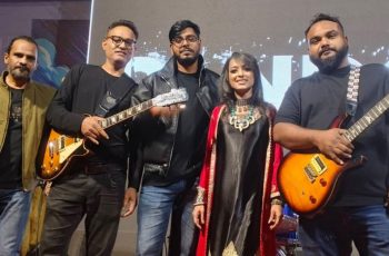 প্যানডোরা ব্যান্ডের একক কনসার্ট যাত্রাবিরতিতে