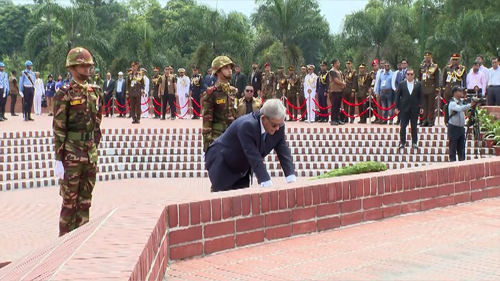 রাষ্ট্রপতি মির্জা ফখরুল ইসলাম আলমগীরের শ্রদ্ধা মুক্তিযুদ্ধের শহীদদের প্রতি