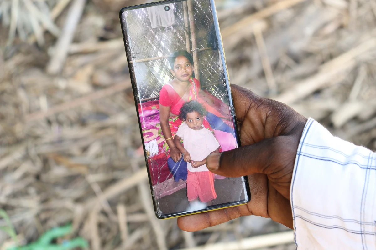 অসমে সুনামির মতো বন্যায় শতাধিক প্রাণহানি, ভেঙে পড়েছে গ্রামগুলি