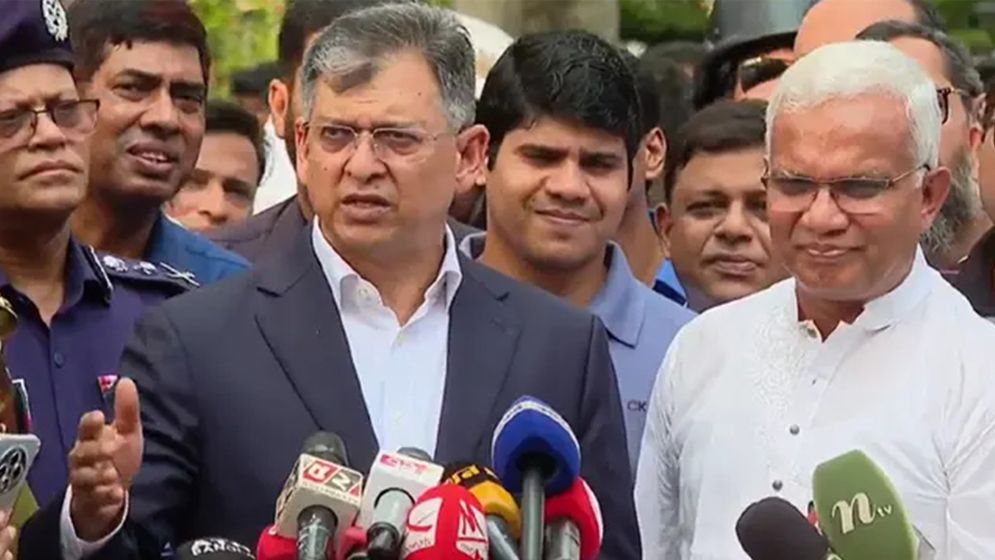 চাঁদাবাজদের তালিকায় পুলিশ সদস্যদেরও অন্তর্ভুক্তি