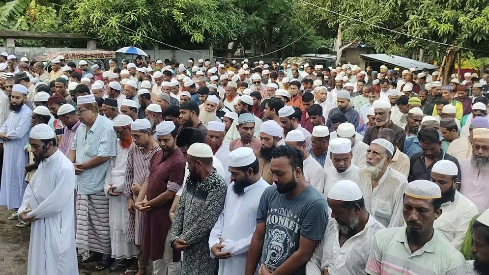 কলকাতায় অগ্নিকাণ্ডে নিহত সাজুর দাফন সম্পন্ন