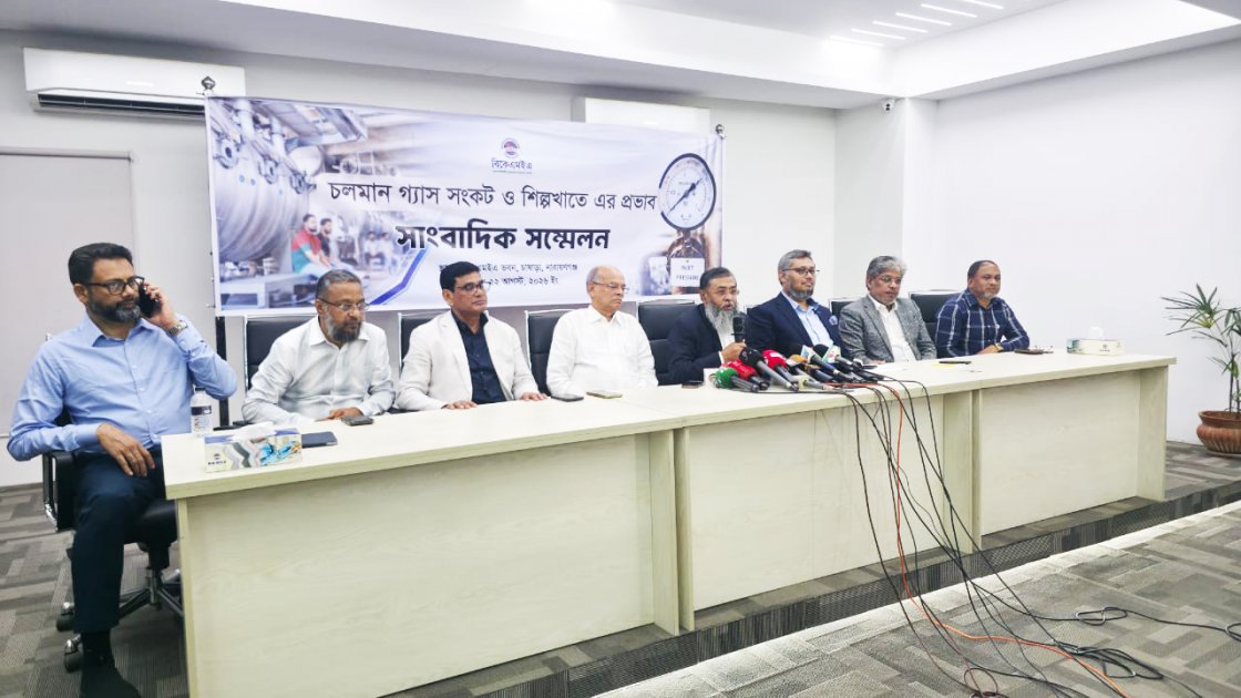 গ্যাস সংকটে ৩০০ কারখানা বন্ধ, রপ্তানিতে ৫০% ক্ষতির আশঙ্কা