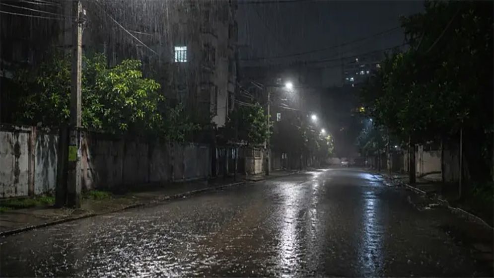 ঢাকায় রাতে হালকা বৃষ্টির পূর্বাভাস, তাপমাত্রা কমতে পারে