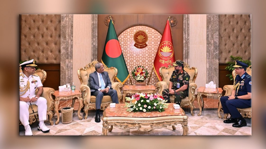 রাষ্ট্রপতির সঙ্গে তিন বাহিনীর প্রধানের সৌজন্য সাক্ষাৎ