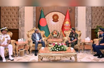 রাষ্ট্রপতির সঙ্গে তিন বাহিনীর প্রধানের সৌজন্য সাক্ষাৎ