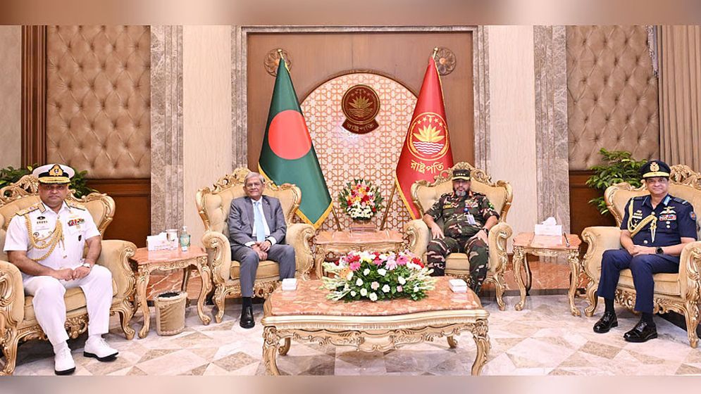 রাষ্ট্রপতির সঙ্গে তিন বাহিনী প্রধানের সাক্ষাৎ সম্পন্ন