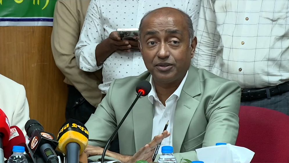 বিদেশি নাগরিকত্ব প্রত্যাহার করে মন্ত্রিসভায় যোগদান করেছেন হুমায়ুন কবির