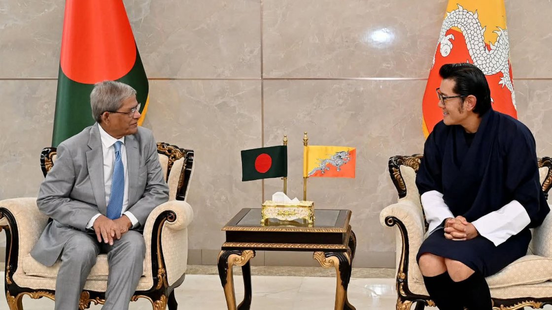 ভুটানের রাজার ঢাকায় যাত্রাবিরতি, রাষ্ট্রপতির সঙ্গে সাক্ষাৎ
