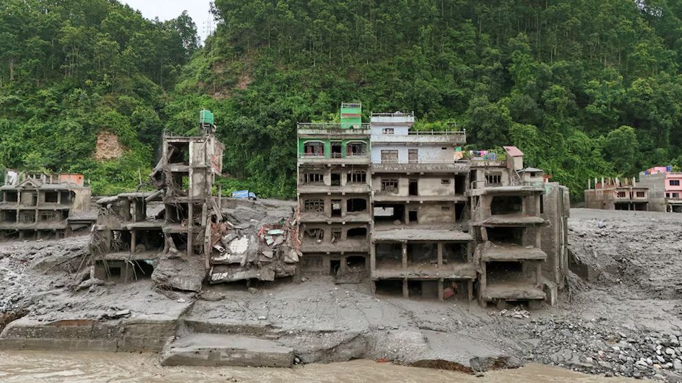 নেপাল-চীন সীমান্তে বন্যায় নিখোঁজ ১,৫০০ মানুষ, বিদেশি নাগরিকও অন্তর্ভুক্ত