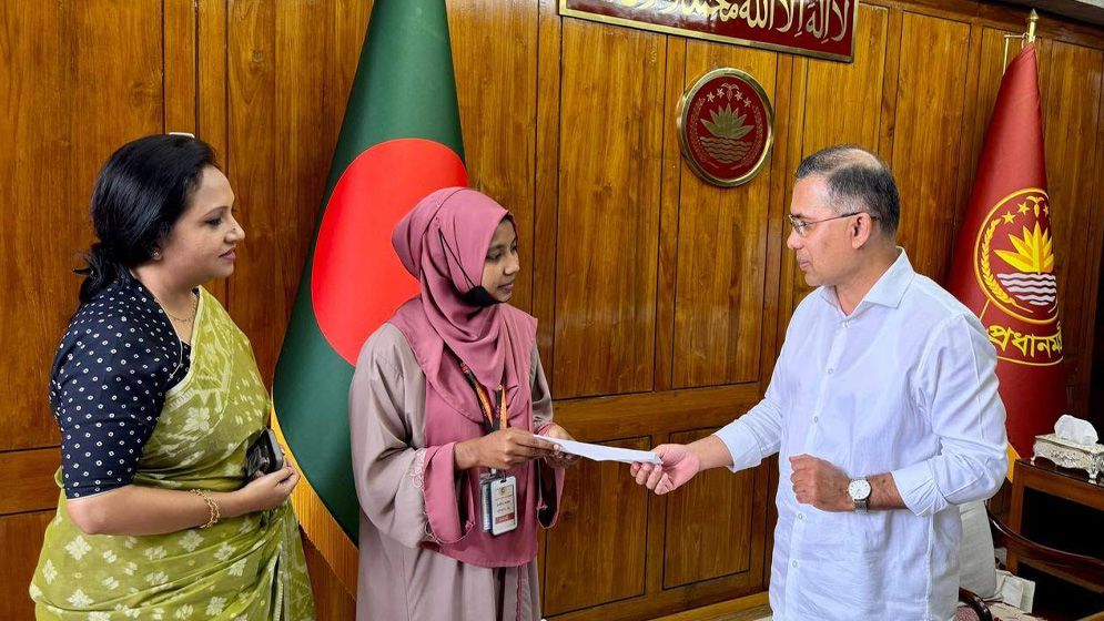 নাটোরের ফাতেমার মেডিকেলে পড়ার স্বপ্ন পূরণে প্রধানমন্ত্রীর সহায়তা