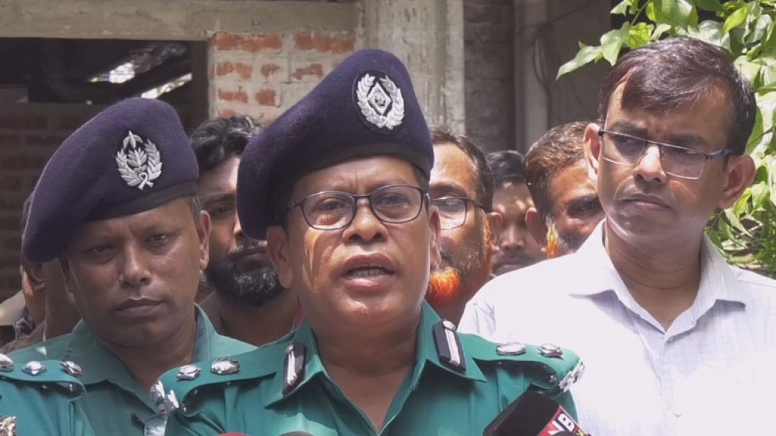 রংপুরে চার খুনের তদন্তে পুলিশ কমিশনারের পরিদর্শন