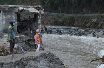 নেপালে বন্যায় ১৮৪ বিদেশি উদ্ধার, ৪২০ জন এখনও নিখোঁজ