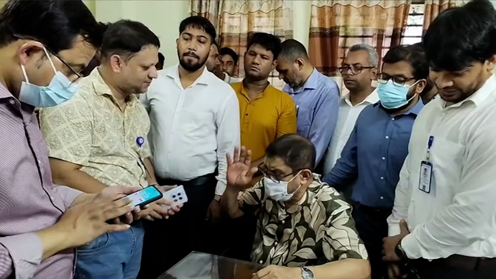 ফরিদপুরে স্বাস্থ্যমন্ত্রীর আকস্মিক পরিদর্শন; ৪ স্বাস্থ্যকর্মী বদলি