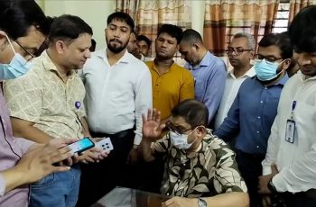 ফরিদপুরে স্বাস্থ্যমন্ত্রীর আকস্মিক পরিদর্শন; ৪ স্বাস্থ্যকর্মী বদলি