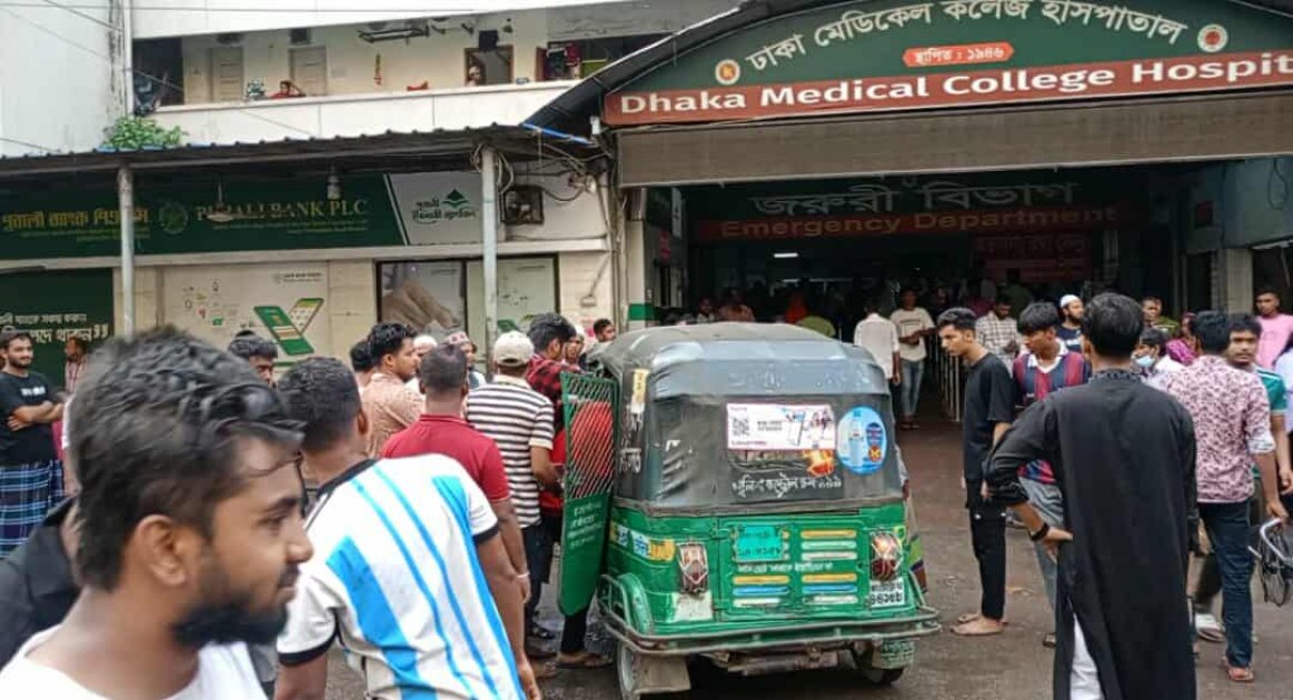 গেন্ডারিয়ায় সন্ত্রাসী হামলায় গুলিবিদ্ধ ৩ জন
