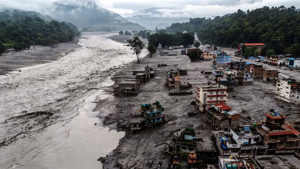নেপালে বন্যায় নিখোঁজ ২ শতাধিক স্কুল শিক্ষার্থী