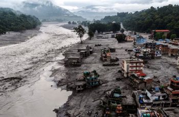 নেপালে বন্যায় নিখোঁজ ২ শতাধিক স্কুল শিক্ষার্থী