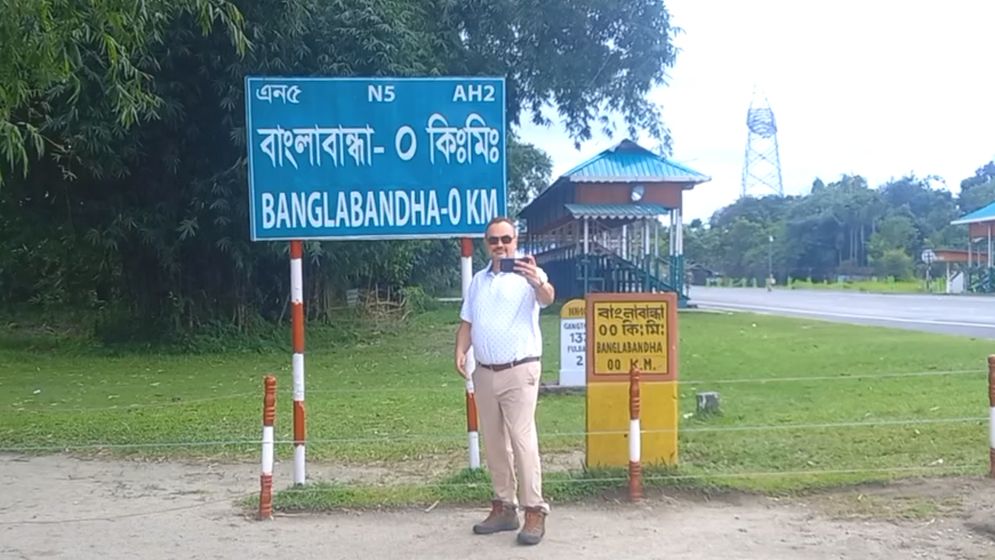 মার্কিন রাষ্ট্রদূত বাংলাবান্ধা স্থলবন্দর পরিদর্শন করলেন