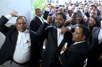 সুপ্রিম কোর্টে বিএনপিপন্থী আইনজীবীদের মধ্যে হাতাহাতি