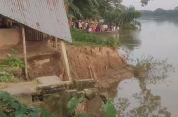 চার জেলায় নদী ভাঙনে ফসলি জমি ও বসতভিটা বিলীন