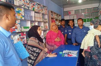 চিকিৎসক পরিচয়ে প্রেসক্রিপশন লেখায় জরিমানা, ফার্মেসি মালিকের বিরুদ্ধে ব্যবস্থা