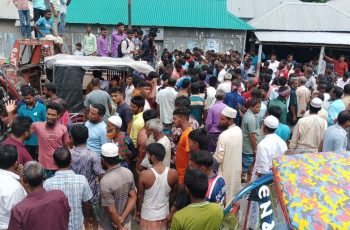 কুড়িগ্রামে কৃষকদের বিক্ষোভের পর প্রশাসনের সহায়তায় সার বিতরণ