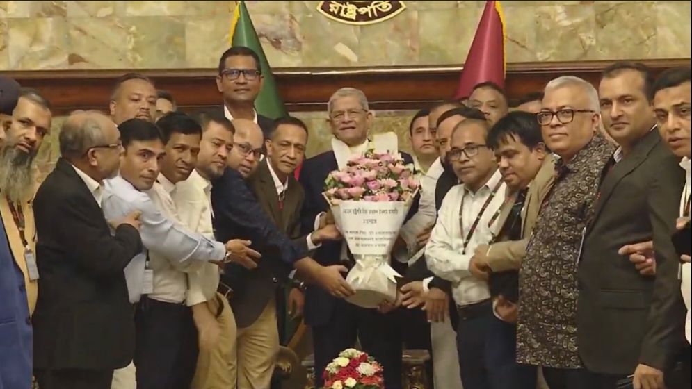 রাষ্ট্রপতির সঙ্গে ঢাকা কলেজ অ্যালামনাই অ্যাসোসিয়েশনের সাক্ষাৎ
