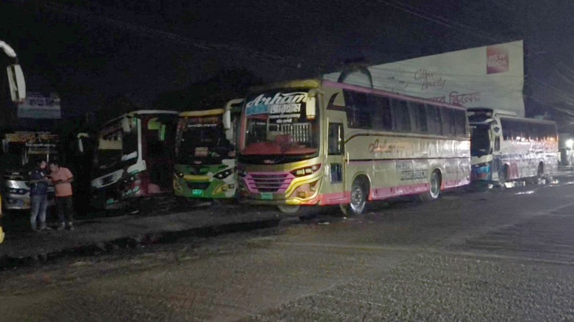 জামালপুর-ঢাকা রুটে বাস চলাচল বন্ধ, নিরাপত্তার দাবিতে কর্মবিরতি