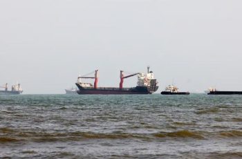 হরমুজ প্রণালী অতিক্রম করেছে মাত্র ৬টি জাহাজ