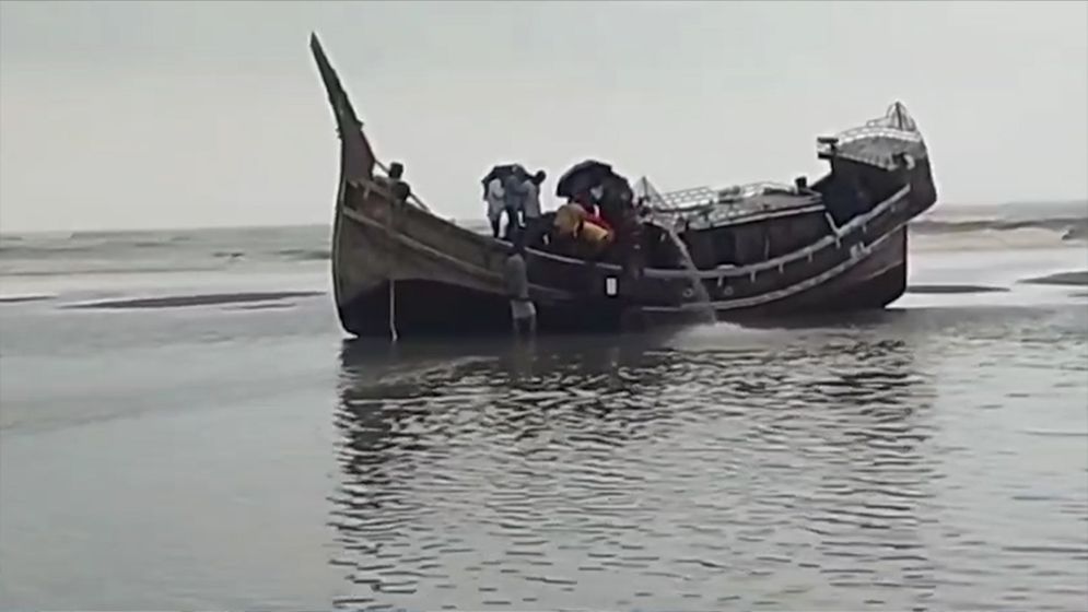 সোনাদিয়া চ্যানেলে ট্রলারডুবিতে দুই জেলের মরদেহ উদ্ধার