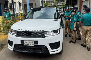 মন্ত্রীর গাড়ি উল্টোপথে চলায় মামলা, নজিরবিহীন ঘটনা