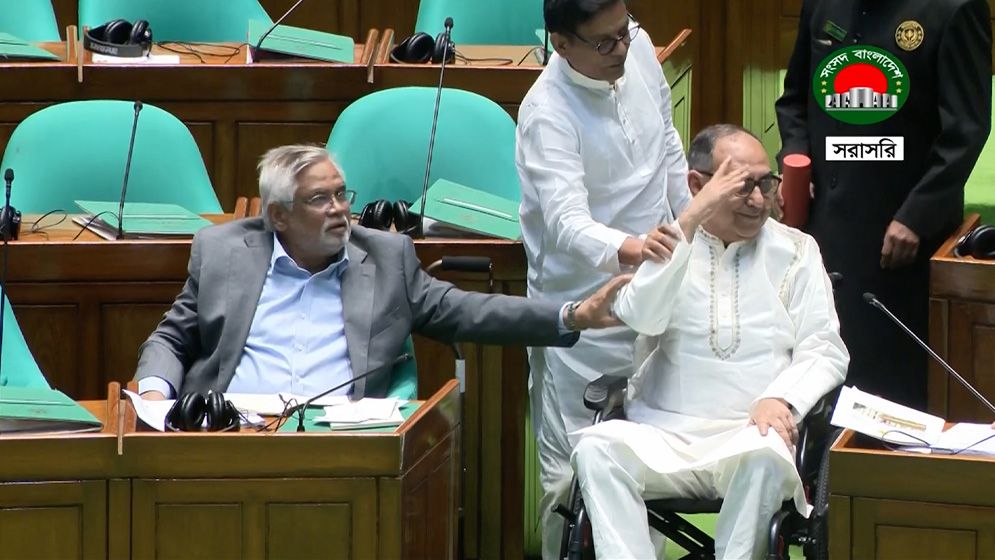 মির্জা আব্বাসের সংসদ অধিবেশনে প্রথম যোগদান