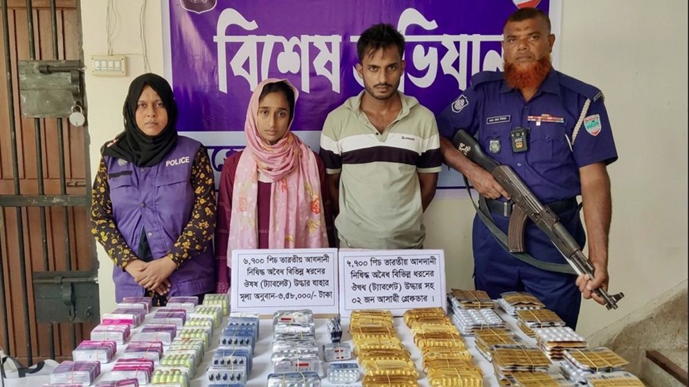 মহেশপুরে অবৈধ ভারতীয় ঔষুধসহ দম্পতি গ্রেফতার