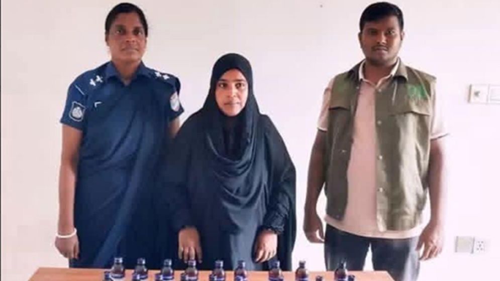 কোটচাঁদপুরে ১৮ পিস স্কাফ সিরাপসহ নারী আটক