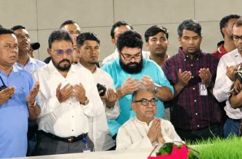 মির্জা আব্বাসের শ্রদ্ধা শহীদ জিয়াউর রহমান ও খালেদা জিয়ার সমাধিতে