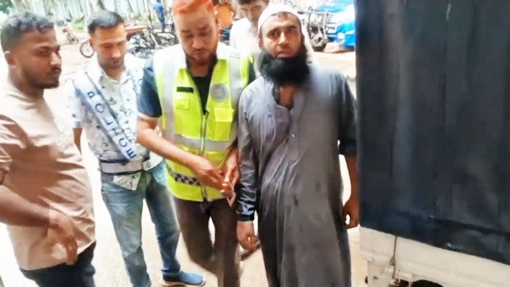 চুয়াডাঙ্গায় ছাত্রীকে ধর্ষণের অভিযোগে মহিলা মাদ্রাসার শিক্ষক আটক