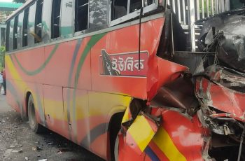 ফেনীতে বাসের ধাক্কায় কাভার্ডভ্যানে নিহত তিন